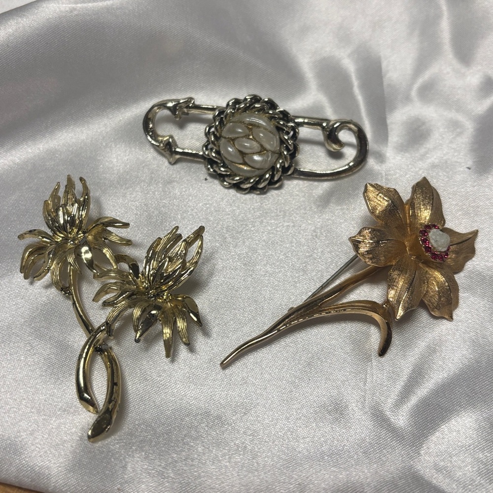 Elegant Gold and Silver Brooch Set